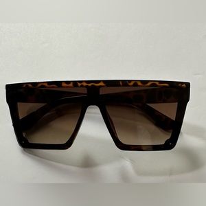 Black and Brown Women’s Luxury Glasses Leopard Print Style